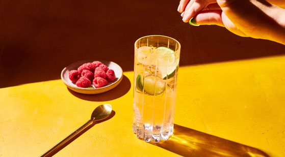 Create a healthier balance by mixing in a FLUÈRE non-alcoholic cocktail 